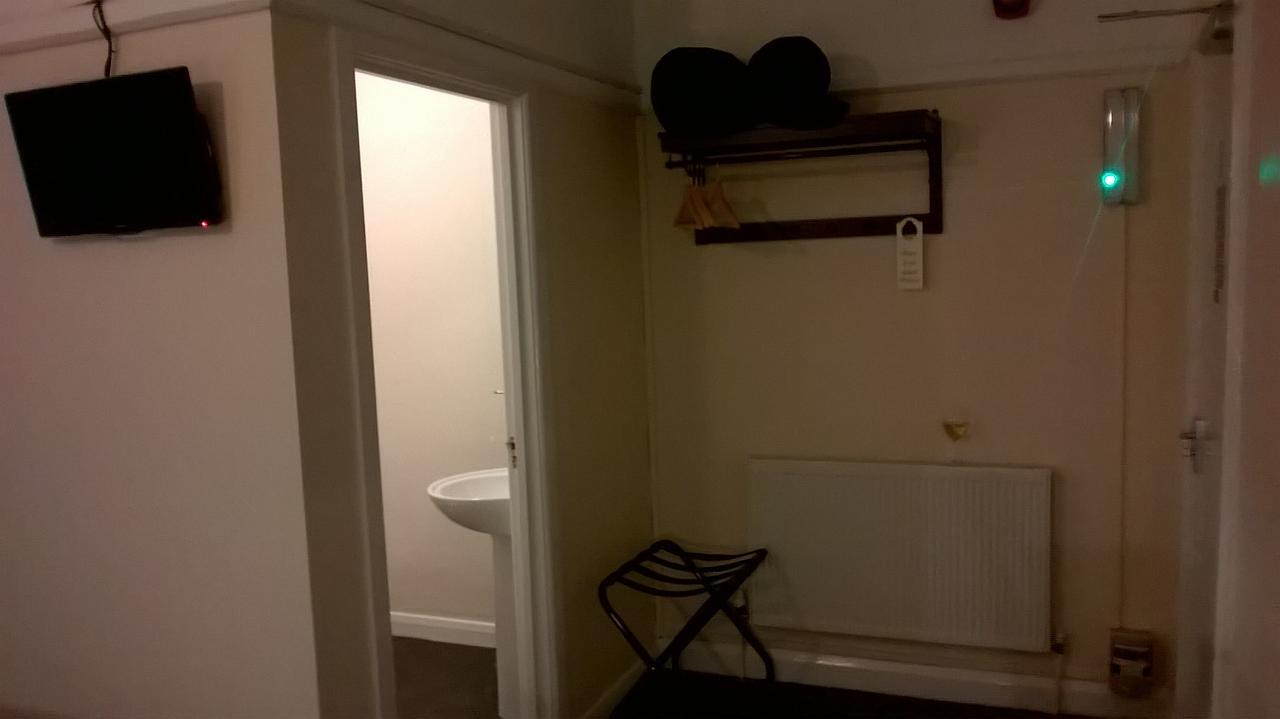 Upton Arms Hotel Pontefract Extérieur photo